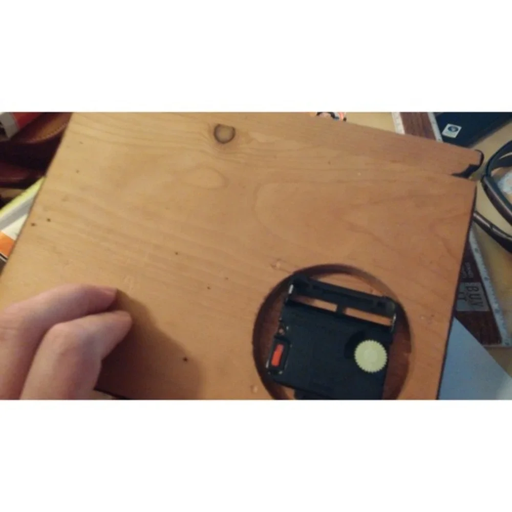 Hand‎ crafted vintage cedar desk clock/pen holder